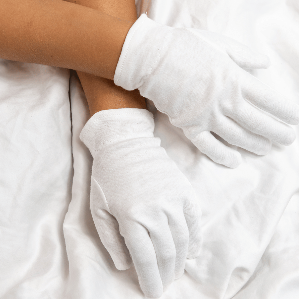 Finding Your Perfect Fit: How to Use Moisturizing Gloves