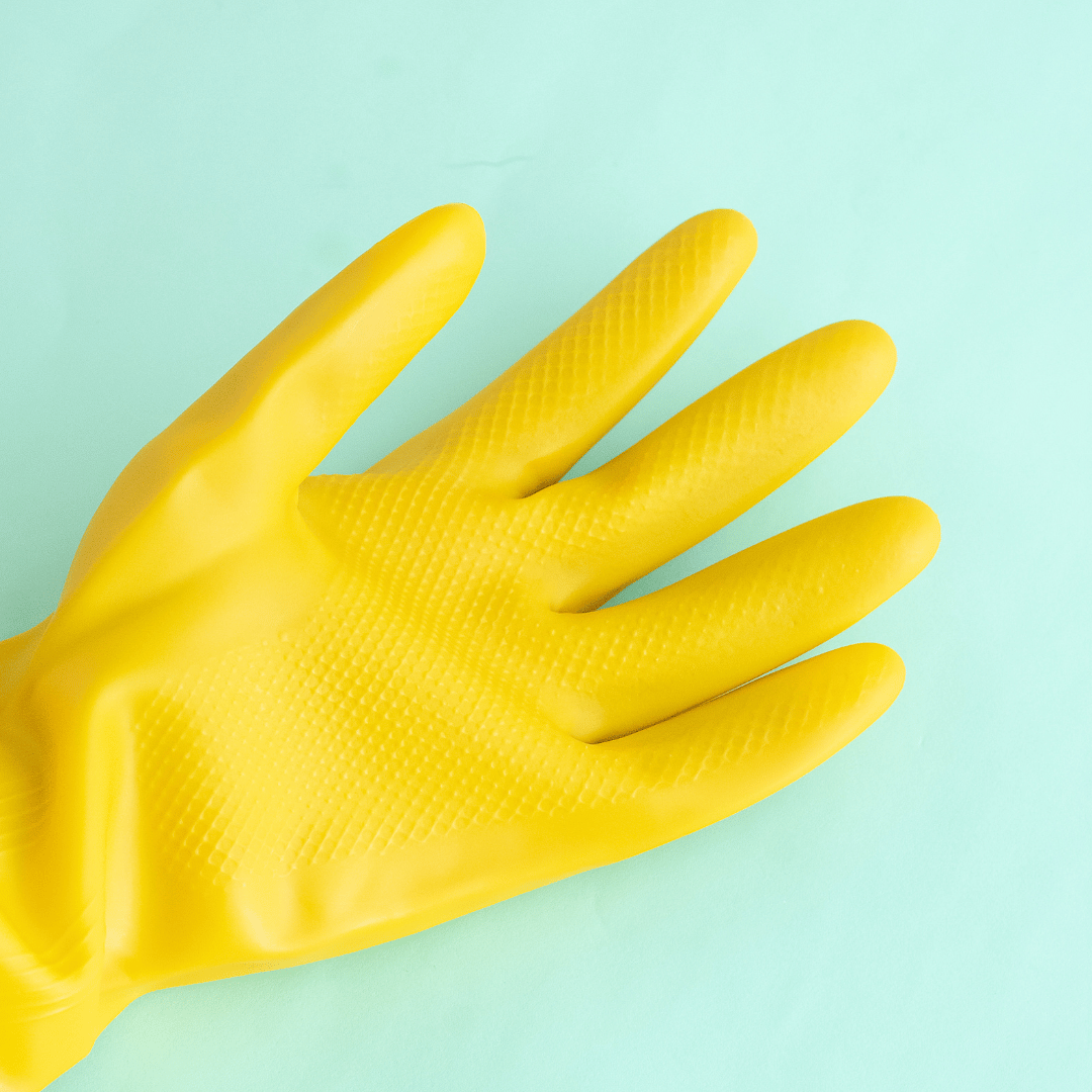 Eco-Friendly Gloves: Comparing Cotton vs. Plastic for Hygiene