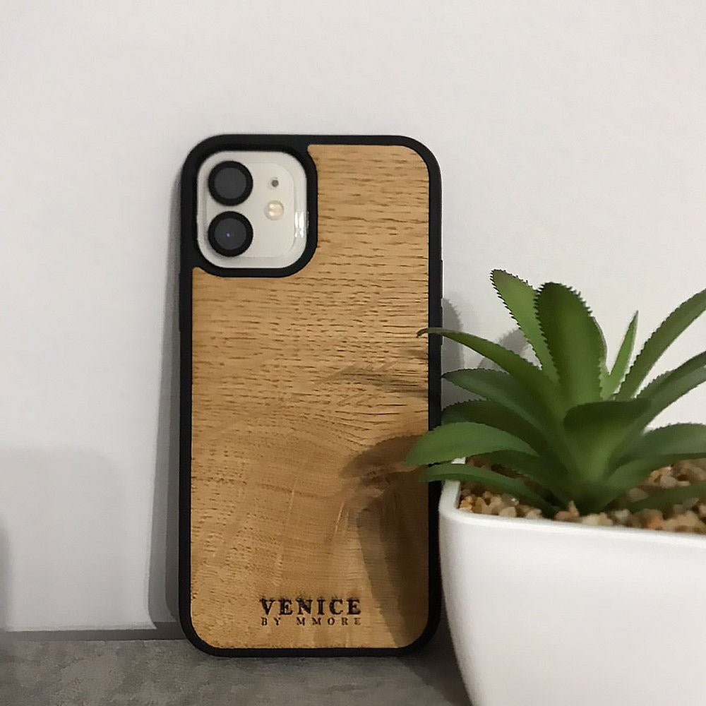 The Venice case - Minimalist lettering